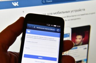ВКонтакте на смартфоне и на ПК на фоне
